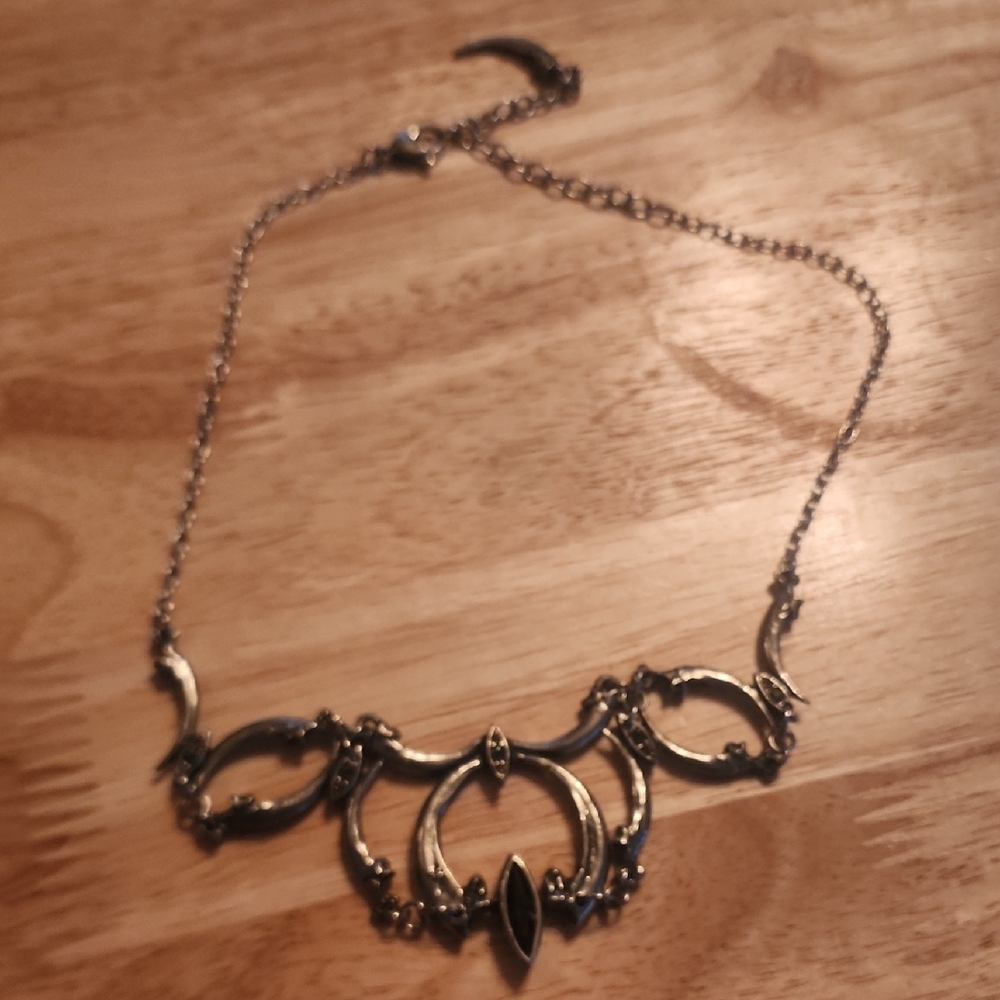 Martha Rotten Nyx claw collar